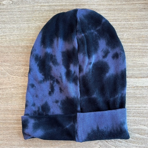 Peloton tie dye beanie black and blue purple periwinkle oversized - Picture 3 of 5